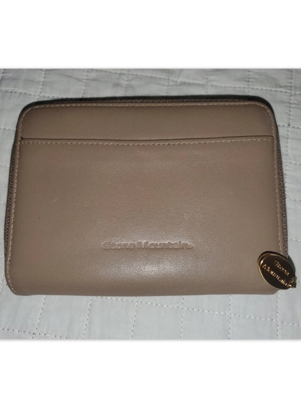 Women’s Wallet Stone Mountain Trifold Tan Leather Zipper Cream Beige